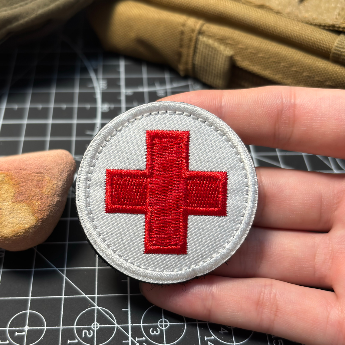 First Aid Red Cross Round Patc - مراجعة First Aid Bag Kit وسعره
